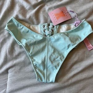 Small Queen of the Galaxy Cheeky blue light